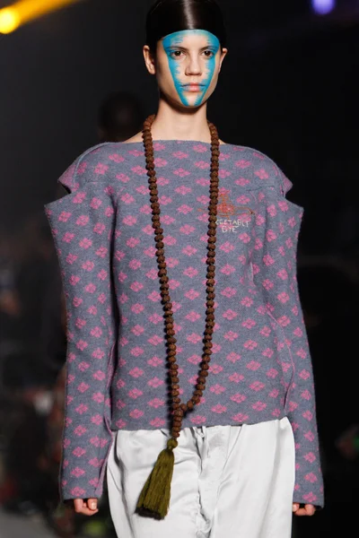 Look 10